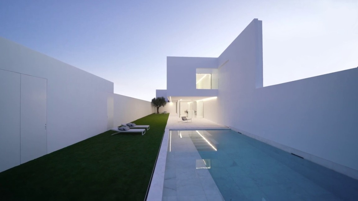 Serenely White Modern Minimalist House With Pool